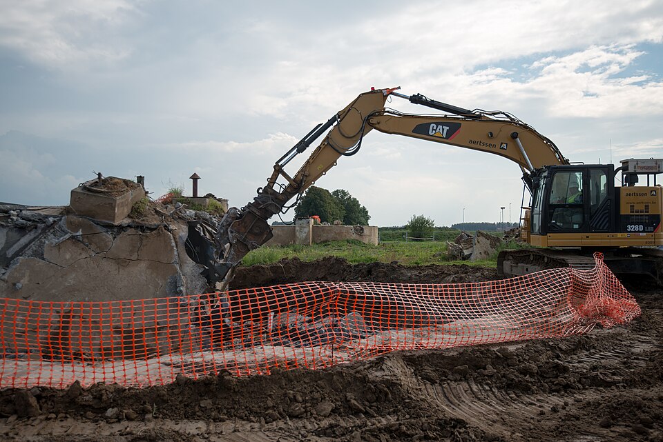 Jaws With Air Tank Small